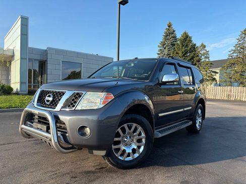Used 2010 Nissan Pathfinder LE w/ Navigation Pkg AWD/4WD image 3