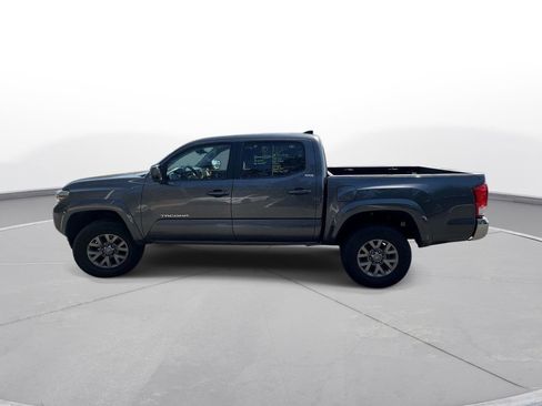 Used 2017 Toyota Tacoma SR5 w/ SR5 Appearance Package (SM) image 9