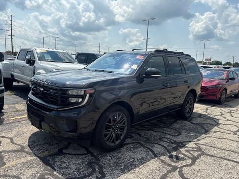 Used 2025 Ford Expedition Platinum w/ Stealth Performance Package AWD/4WD image 2