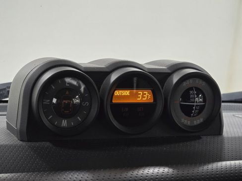 Used 2010 Toyota FJ Cruiser 4WD image 32