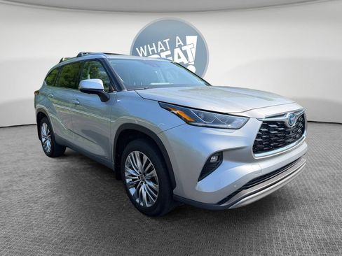 Used 2023 Toyota Highlander Platinum AWD/4WD image 1