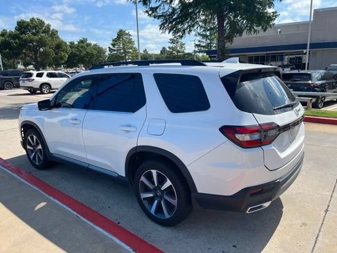 Used 2023 Honda Pilot Touring image 7