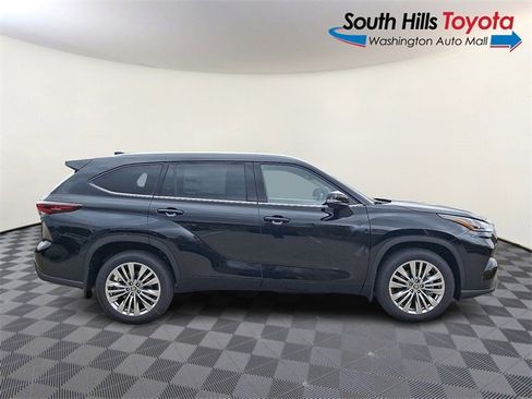 New 2025 Toyota Highlander Platinum image 7