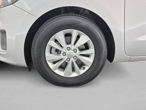 Used 2017 Kia Sedona LX w/ LX Essentials Premium Package FWD image 25