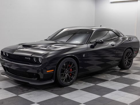 Used 2015 Dodge Challenger SRT Hellcat image 6
