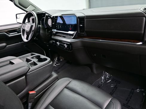 Used 2025 GMC Sierra 1500 SLT AWD/4WD image 16