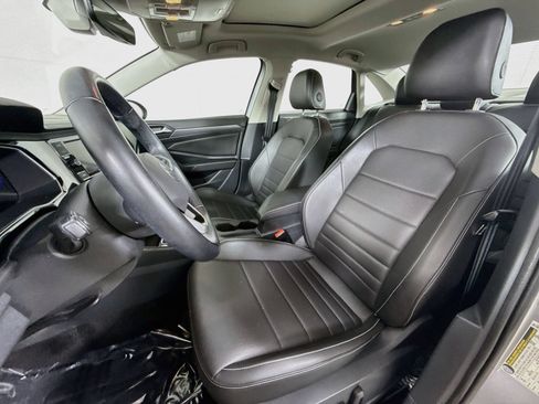 Used 2024 Volkswagen Jetta SE w/ Panoramic Sunroof Package FWD image 5
