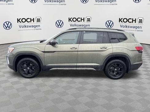 Used 2025 Volkswagen Atlas Peak Edition SE image 4
