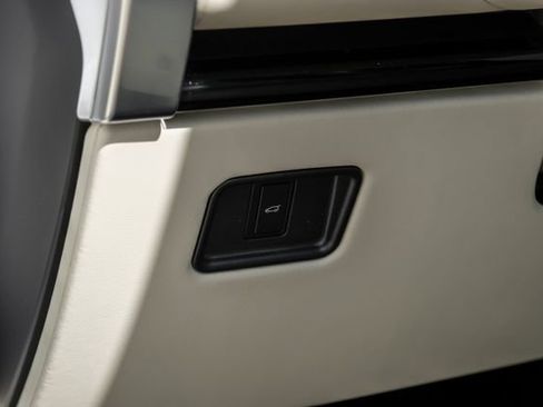 New 2026 Land Rover Range Rover Long Wheelbase SE AWD/4WD image 32
