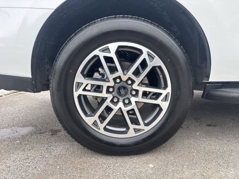 Used 2025 Ford Expedition Active image 39