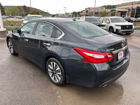 Used 2017 Nissan Altima 2.5 SV FWD image 3