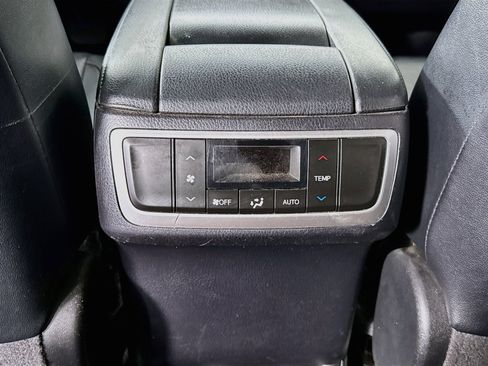 Used 2017 Toyota Highlander XLE AWD/4WD image 27