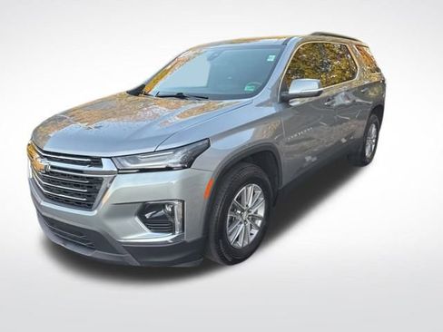 Used 2024 Chevrolet Traverse LT image 3