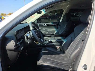 Used 2025 Genesis GV80 2.5T AWD/4WD image 10