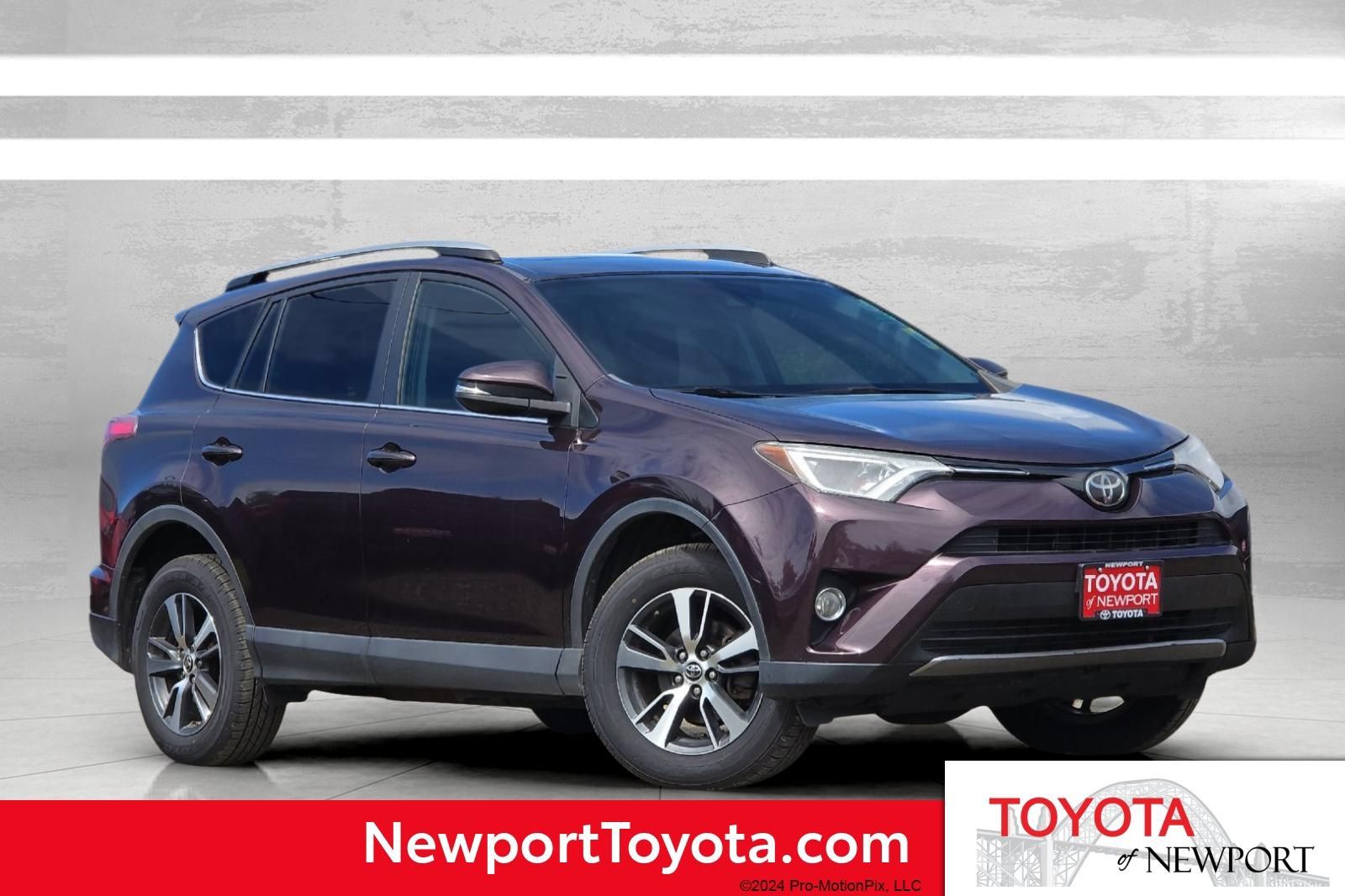 Used 2017 Toyota RAV4 XLE AWD/4WD image 1