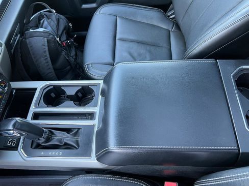 Used 2019 Ford F150 Lariat w/ Equipment Group 502A Luxury AWD/4WD image 19