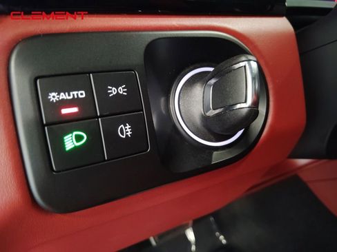 Used 2022 Porsche Cayenne S image 16