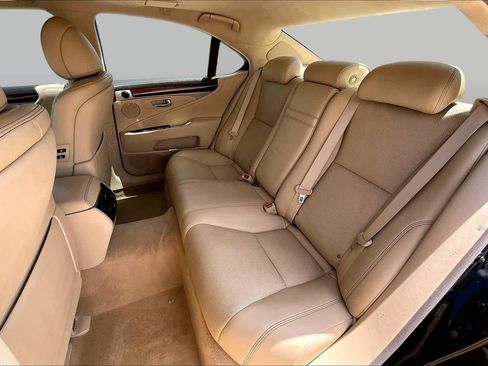 Used 2017 Lexus LS 460 w/ Comfort Package RWD image 21