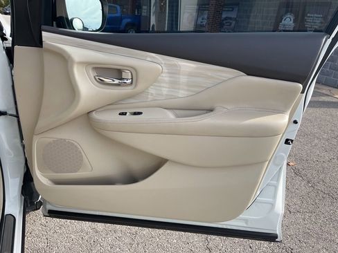 Used 2017 Nissan Murano SV image 30