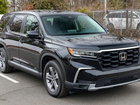 Used 2025 Honda Pilot EX-L image 9