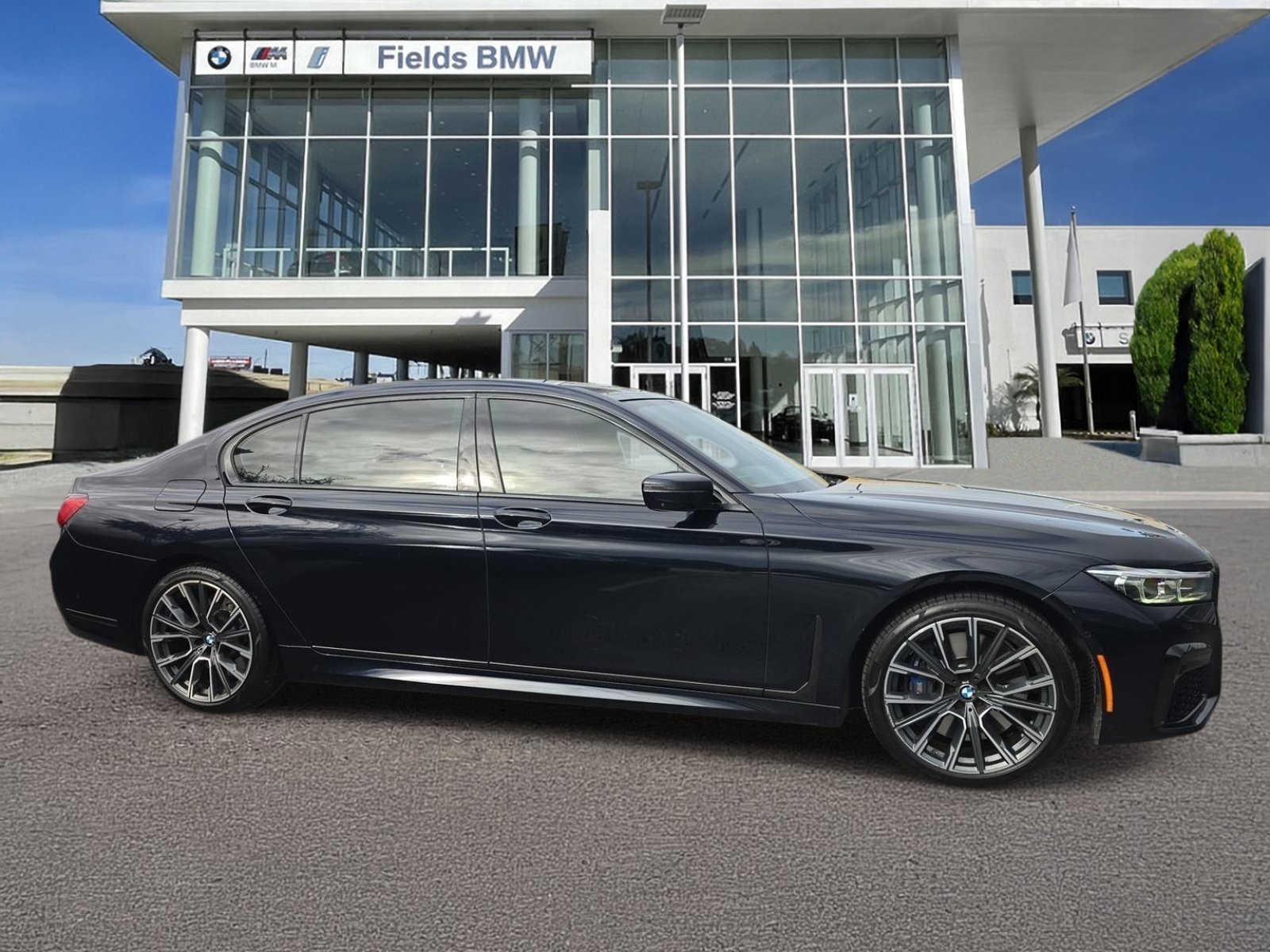 Used 2021 BMW 740i xDrive w/ M Sport Package AWD/4WD image 1
