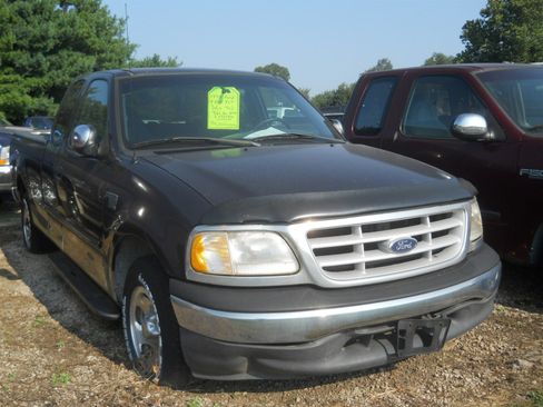 Used 1999 Ford F150 XLT image 1