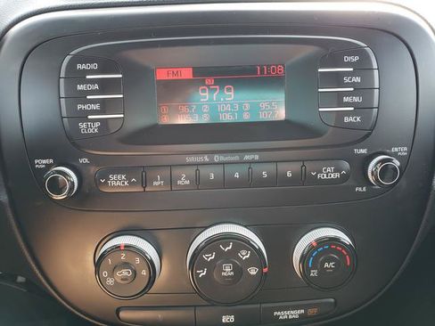 Used 2016 Kia Soul FWD image 21