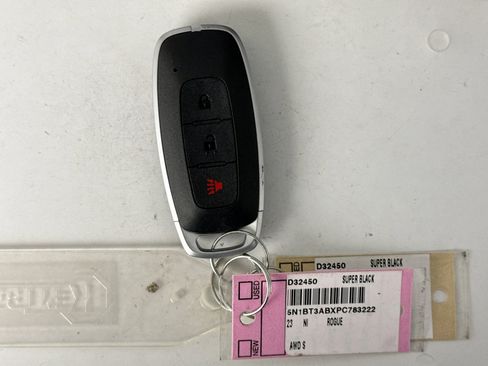 Used 2023 Nissan Rogue S image 19