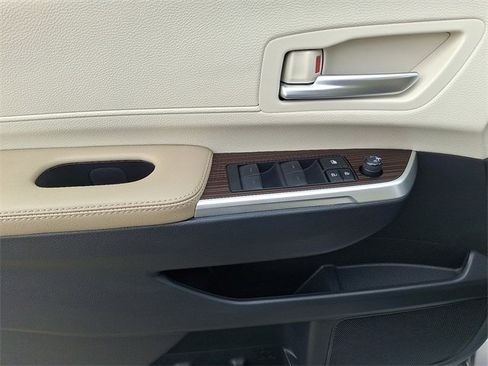 Used 2023 Toyota Sienna XLE image 12