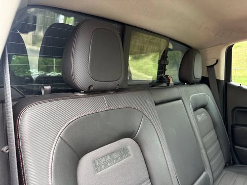 Used 2015 GMC Canyon SLE w/ All-Terrain Package AWD/4WD image 25