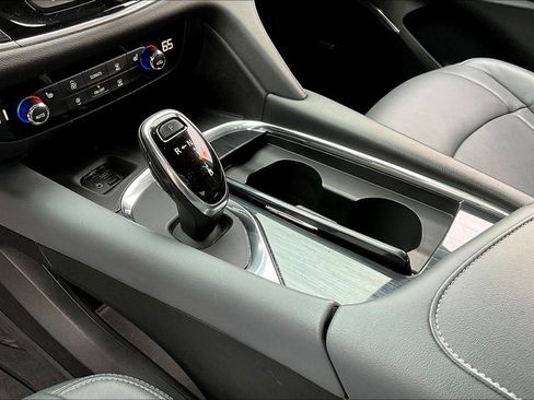 Used 2020 Buick Enclave Essence w/ Sound and Sites Package image 16