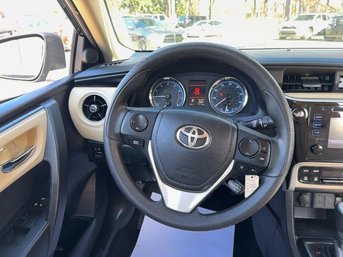 Used 2018 Toyota Corolla LE image 13