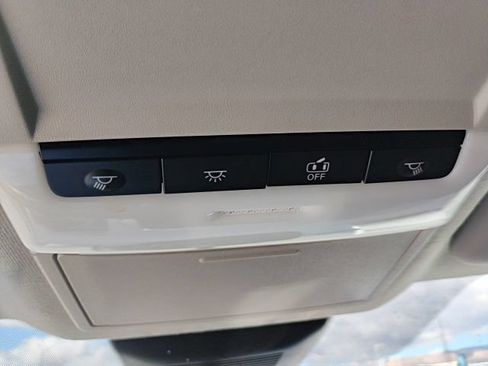 Used 2024 Nissan Sentra SV FWD image 19