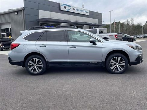 Used 2018 Subaru Outback 2.5i Limited image 3