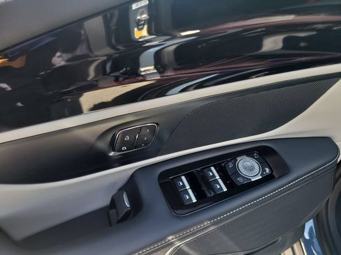 Certified 2025 Lincoln Nautilus Premier AWD/4WD image 13