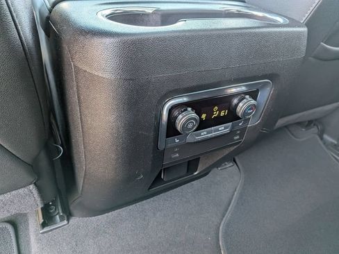 Used 2025 GMC Yukon AT4 AWD/4WD image 19