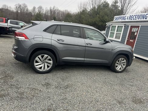 Used 2021 Volkswagen Atlas Cross Sport SE w/ Panoramic Sunroof Package image 8