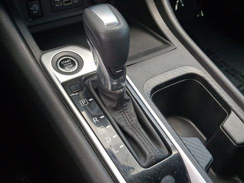 Used 2024 Nissan Sentra SV FWD image 14