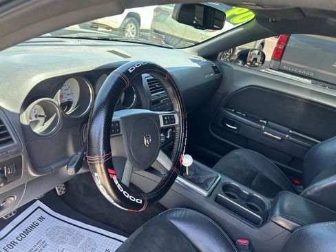 Used 2009 Dodge Challenger SRT8 w/ SRT Option Group II RWD image 10