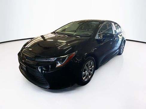 Used 2025 Toyota Corolla LE FWD image 3