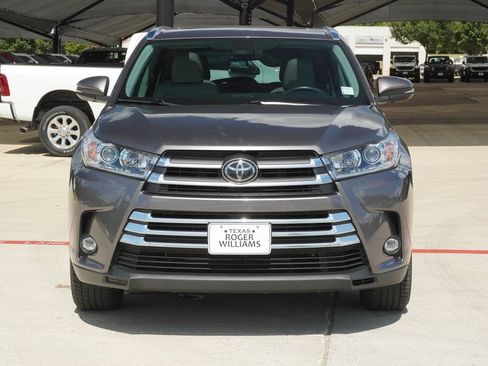 Used 2019 Toyota Highlander Limited FWD image 8