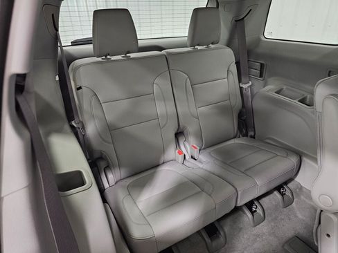 Used 2023 GMC Acadia SLT FWD image 18