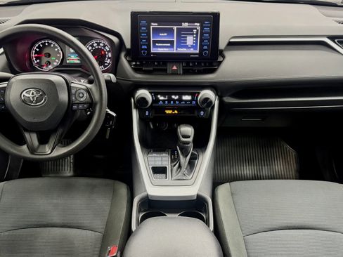 Used 2021 Toyota RAV4 LE image 10