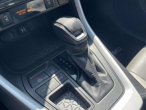 Used 2019 Toyota RAV4 XLE Premium w/ Cold Weather Package FWD image 33