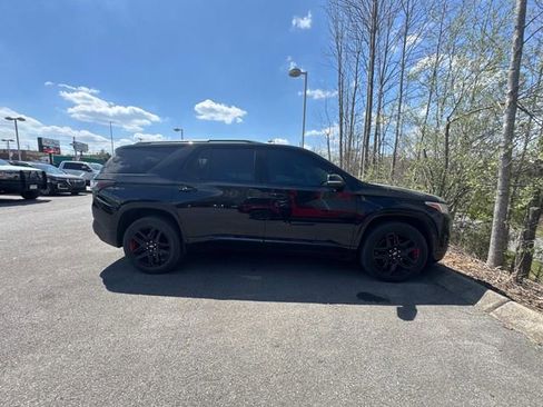Used 2021 Chevrolet Traverse Premier w/ Redline Edition image 3