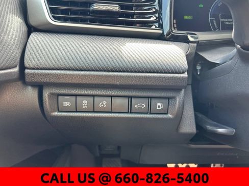 Used 2025 Toyota Camry SE FWD image 15