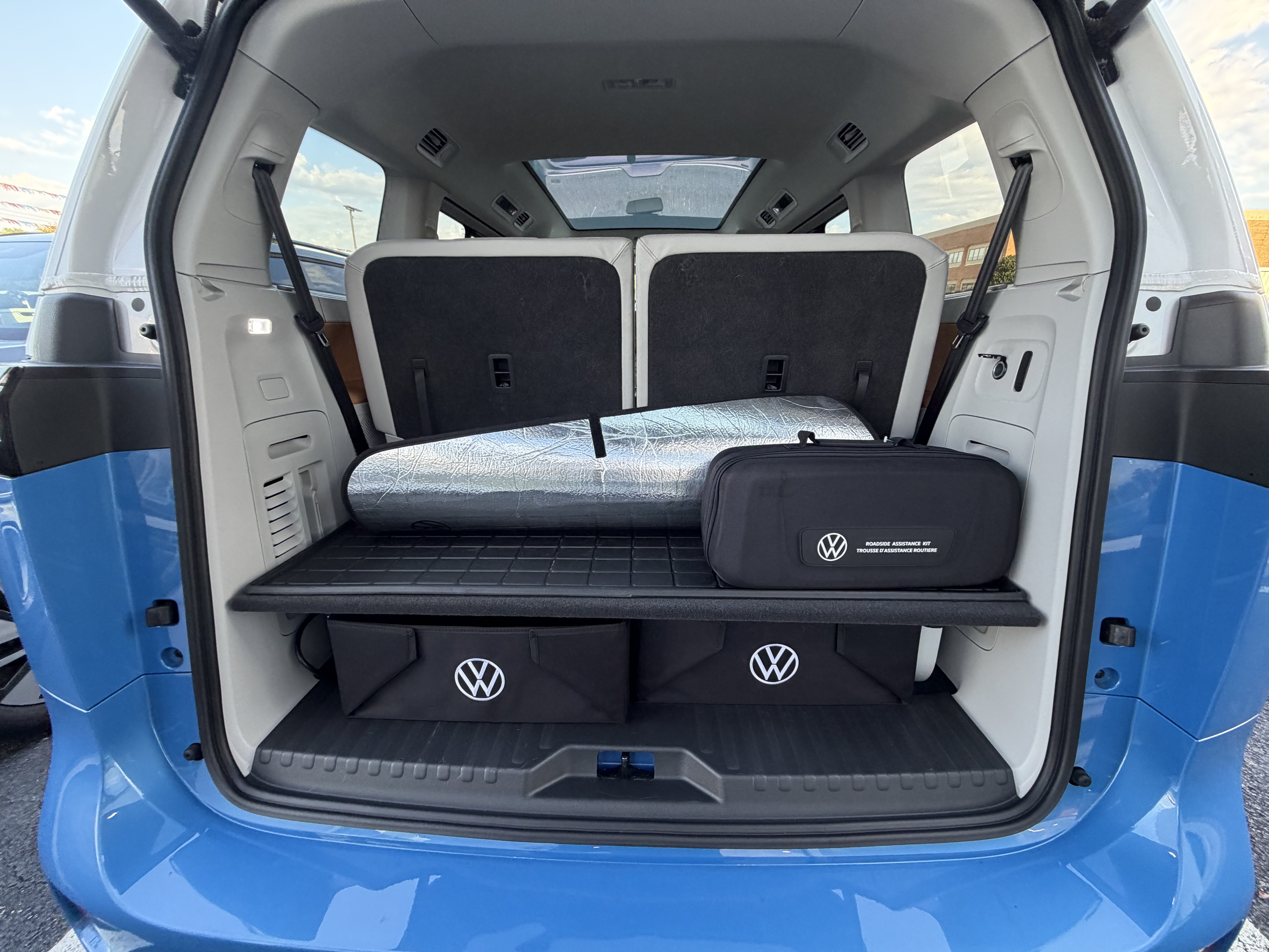 Used 2025 Volkswagen ID. Buzz 1st Edition AWD/4WD image 40