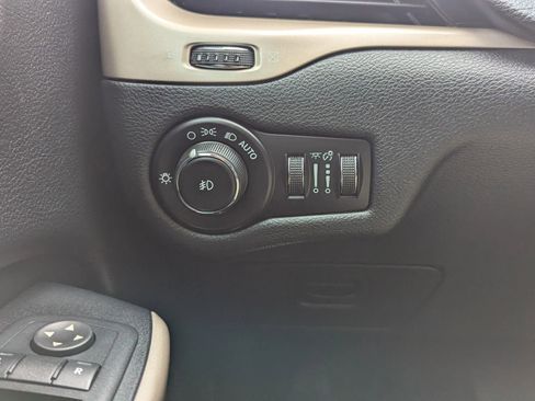 Used 2017 Jeep Cherokee Limited AWD/4WD image 20