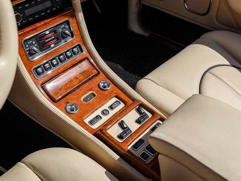 Used 2000 Rolls-Royce Corniche RWD image 36
