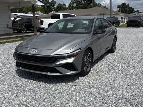 Used 2025 Hyundai Elantra Sport FWD image 1